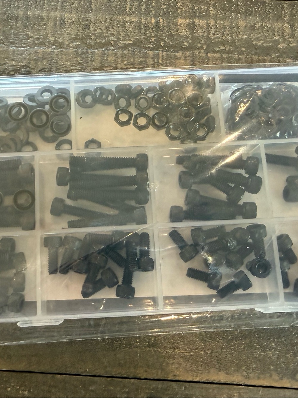 New 272PCS M5 Screws, Nuts and Washers Assortment kit - Picture 2 of 2